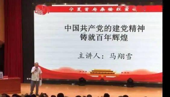 天空：邓弗里斯因家庭原因缺席今天的训练，球员没有受伤